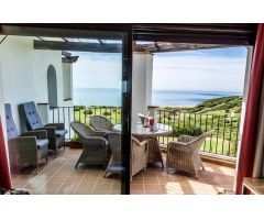 Espectaculares vistas al mar desde este hermoso apartamento ubicado en primera línea de playa