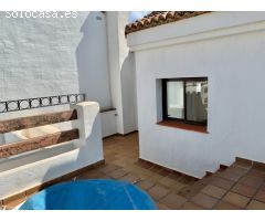 Encantadora casa adosada de cuatro dormitorios en Alcaidesa a escasos metros de la playa