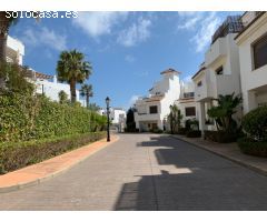 Encantadora casa adosada de cuatro dormitorios en Alcaidesa a escasos metros de la playa
