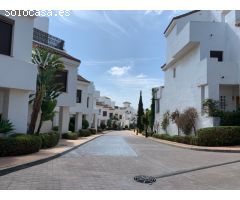 Encantadora casa adosada de cuatro dormitorios en Alcaidesa a escasos metros de la playa