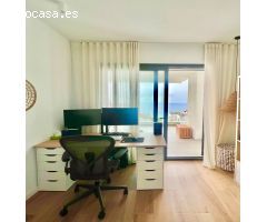 Espectaculares  vistas al mar y Gibraltar desde este  moderno apartamento en primera línea de playa 