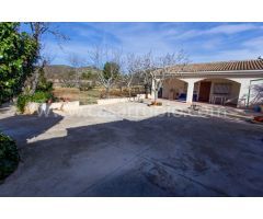 ESTUPENDA FINCA CON UN CHALET EN ONIL !!