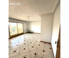 Se vende vivienda en Virgen del Remedio. 5ª planta sin ascensor. Precio: 58.000€