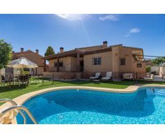 ¿BUSCAS ALGO REALMENTE IMPECABLE E INDEPENDIENTE?  Echa un vistazo a este chalet en La Almajada !!
