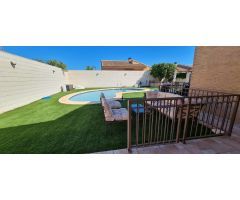 ¿BUSCAS ALGO REALMENTE IMPECABLE E INDEPENDIENTE?  Echa un vistazo a este chalet en La Almajada !!