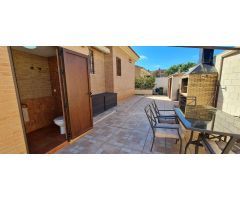 ¿BUSCAS ALGO REALMENTE IMPECABLE E INDEPENDIENTE?  Echa un vistazo a este chalet en La Almajada !!