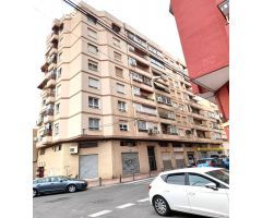 Oportunidad Única en Calle Gadea, Alicante: Local Comercial con Potencial de Vivienda