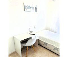 ¡Oportunidad Única: Piso Amplio y Luminoso con Gran Potencial!