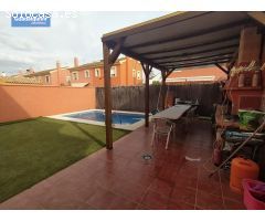 BONITA CASA CON JARDIN, PISCINA, PARKING Y PORCHE EN LA MEJOR URBANIZACION EN CORIA