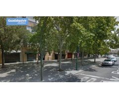 BAR EN VENTA EN ZONA MUY COMERCIAL CON TERRAZA Y SALIDA DE HUMOS