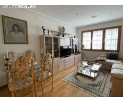 VENTA DE CASA CON PATIO EN EL BARRIO DE CUATROVIENTOS EN PONFERRADA