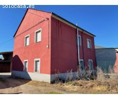 VENTA DE CASA CON PATIO EN MAGAZ DE ABAJO