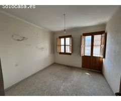Casa de 3 plantas en Cuevas de San Marcos (Málaga)