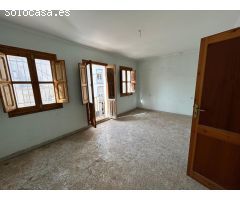 Casa de 3 plantas en Cuevas de San Marcos (Málaga)