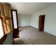 Casa de 3 plantas en Cuevas de San Marcos (Málaga)