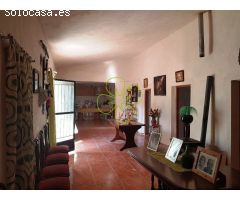 En venta una finca y vivienda en la diputación de Jarales.
