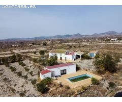 Cortijo en Venta en Albox, Almería