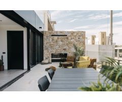 Villa de diseño con una superficie total de 250 metros cuadrados con vistas a Guardamar y al mar