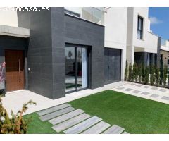 Villa de nueva promoción en Los Alcázares