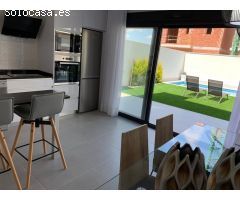 Villa de nueva promoción en Los Alcázares