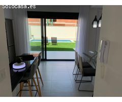 Villa de nueva promoción en Los Alcázares