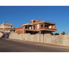 Se vende villa nueva. Precio 890,000