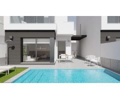 Preciosa casa con piscina privada y solarium en zona verde cerca de la playa.