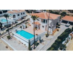 Espaciosa Villa con vistas al mar