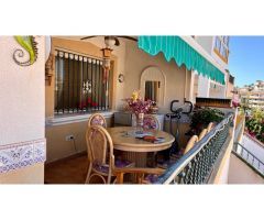 ADOSADO EN ORIHUELA COSTA DE 3 PLANTAS. 2 DORM. 2 BAÑOS. 155 M2 DE CASA. PISCINA COMUNITARIA.
