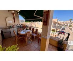 ADOSADO EN ORIHUELA COSTA DE 3 PLANTAS. 2 DORM. 2 BAÑOS. 155 M2 DE CASA. PISCINA COMUNITARIA.