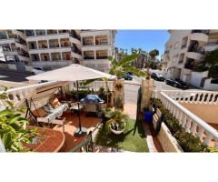 ADOSADO EN ORIHUELA COSTA DE 3 PLANTAS. 2 DORM. 2 BAÑOS. 155 M2 DE CASA. PISCINA COMUNITARIA.