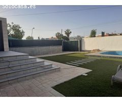 Preciosa Villa Reformada con Piscina en Los Balcones, Torrevieja