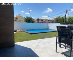 Preciosa Villa Reformada con Piscina en Los Balcones, Torrevieja