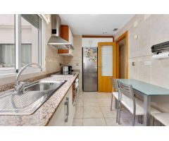 ATICO EN EL CENTRO DE TORREVIEJA. 110M2. GARAJE+TRASTERO. 3 DORM. 3 BAÑOS.