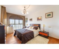 ADOSADO DE 3 PLANTAS EN GUARDAMAR DEL SEGURA. 4 DORM. 3 BAÑOS. PISCINA. PLAYA A 250 METROS.