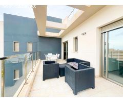 ATICO CON SOLARIUM PRIVADO DE 50 M2 EN VILLAMARTIN. 3 DORM. 2 BAÑOS. PISCINA. TERRAZA GRANDE.