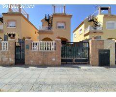 VILLA INDEPENDIENTE EN AGUAS NUEVAS. 3 DORM. 2 BAÑO. PISCINA PRIVADA.