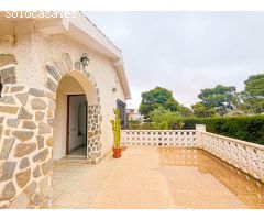 VILLA EN LOS BALCONES CON 1000 M2 DE PARCELA. 3 DORM. 2 BAÑOS. GARAJE PRIVADO DE 36 M2.