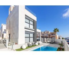 MODERNA VILLA EN LOS ALTOS. 4 DORM. 3 BAÑOS. PISCINA PRIVADA.