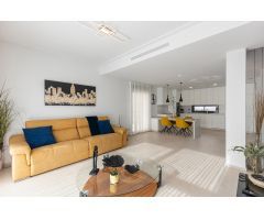 MODERNA VILLA EN LOS ALTOS. 4 DORM. 3 BAÑOS. PISCINA PRIVADA.