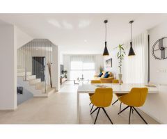 MODERNA VILLA EN LOS ALTOS. 4 DORM. 3 BAÑOS. PISCINA PRIVADA.