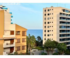 Ático con vistas al mar, 3 dormitorios, a 50 m de la playa, garaje, trastero y 2 terrazas.