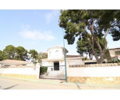 CHALET INDEPENDIENTE EN PILAR DE LA HORADADA. 200 M2 DE CASA. 3 DORM. 3 BAÑOS. 800 M2 DE PARCELA.