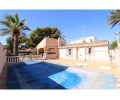 VILLA EN ORIHUELA COSTA-PUNTA PRIMA. 4 DOR. 3 BAÑOS. 220M2 DE CASA. 555M2 DE PARCELA.