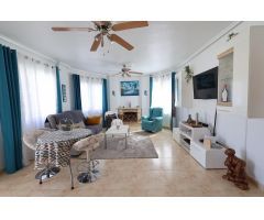 VILLA EN CIUDAD QUESADA. CON 300 M2 DE PARCELA. 116 M2 DE CASA. 3 DORM. 2 BAÑOS. PISCINA PRIVADA.