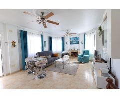 VILLA EN CIUDAD QUESADA. CON 300 M2 DE PARCELA. 116 M2 DE CASA. 3 DORM. 2 BAÑOS. PISCINA PRIVADA.