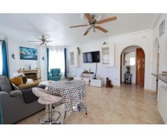 VILLA EN CIUDAD QUESADA. CON 300 M2 DE PARCELA. 116 M2 DE CASA. 3 DORM. 2 BAÑOS. PISCINA PRIVADA.
