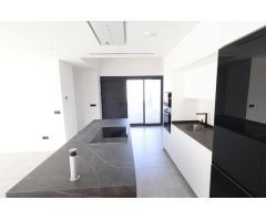 VILLA DE LUJO EN LOS ALCAZARES. 3 DORM. 3 BAÑOS. 122 M2 DE CASA. 236 M2 DE PARCELA.