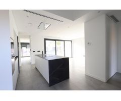 VILLA DE LUJO EN LOS ALCAZARES. 3 DORM. 3 BAÑOS. 122 M2 DE CASA. 236 M2 DE PARCELA.