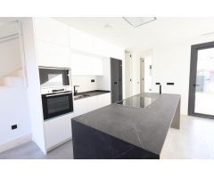 VILLA DE LUJO EN LOS ALCAZARES. 3 DORM. 3 BAÑOS. 122 M2 DE CASA. 236 M2 DE PARCELA.